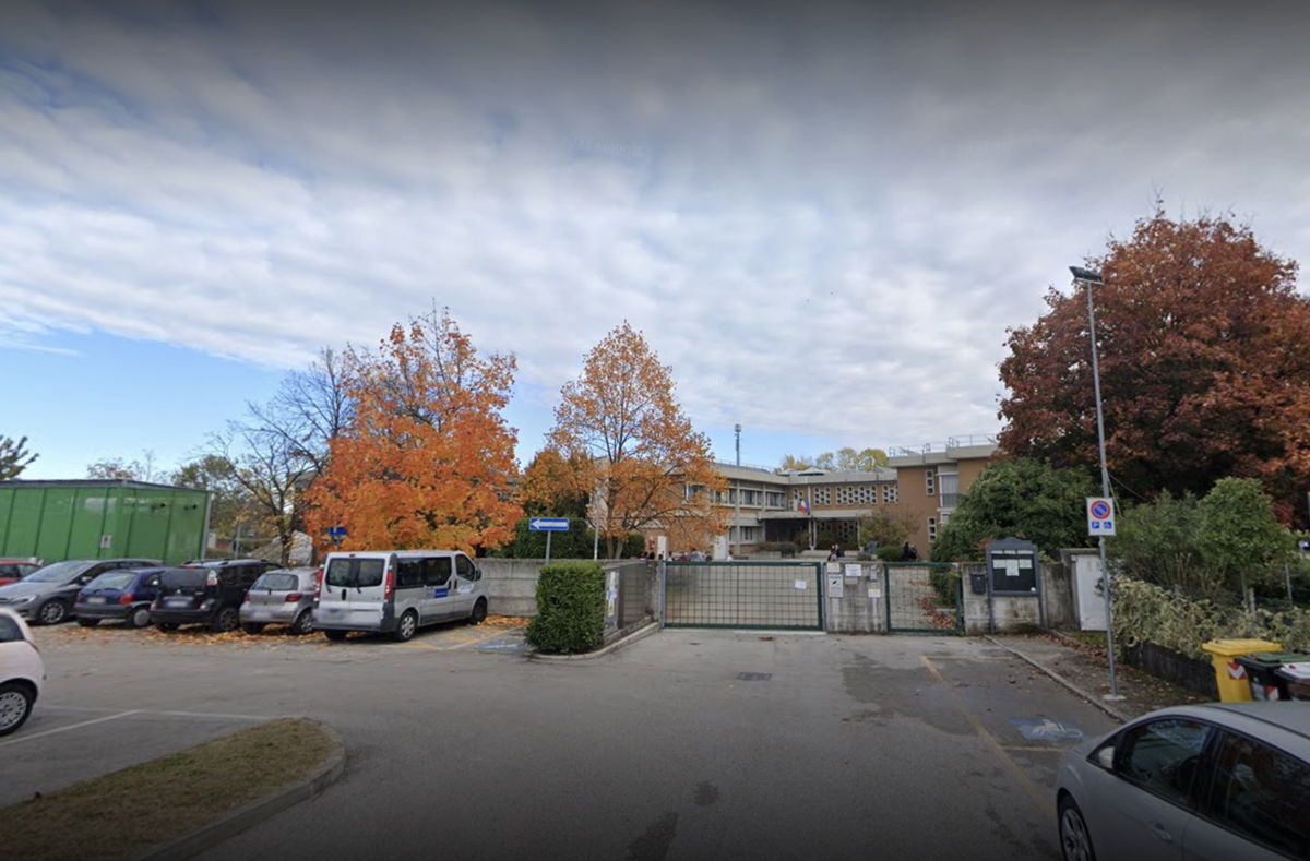 Il preside no vax si autosospende da scuola pur di non fare il vaccino article-post