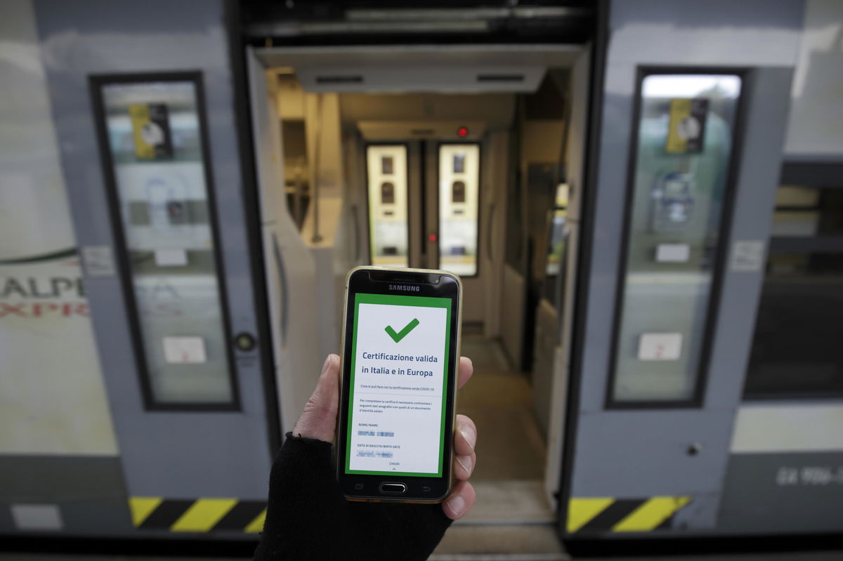 Super Green pass, arriva il biglietto elettronico per treni e bus che lo includerà article-post