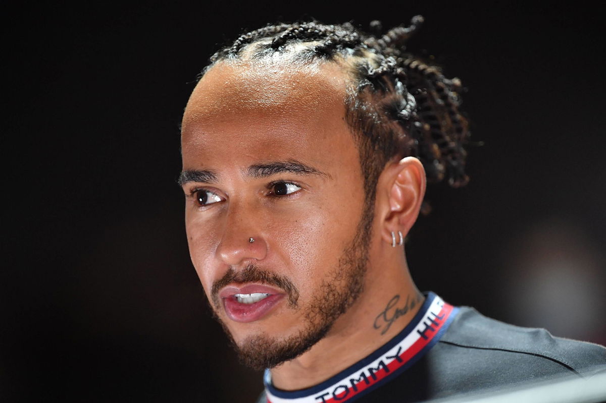 Lewis Hamilton di nuovo in difesa dei diritti in Arabia Saudita, “Non mi sento a mio agio qui” | VIDEO article-post