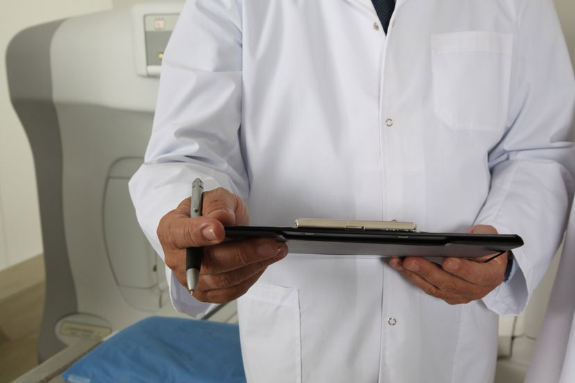 Il medico che usava false ricette di pazienti oncologici per spacciare oppiacei article-post