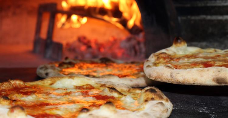 Pizzaiolo accoltellato