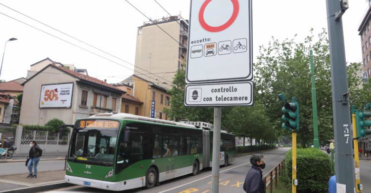 Super green pass mezzi pubblici cosa si rischia