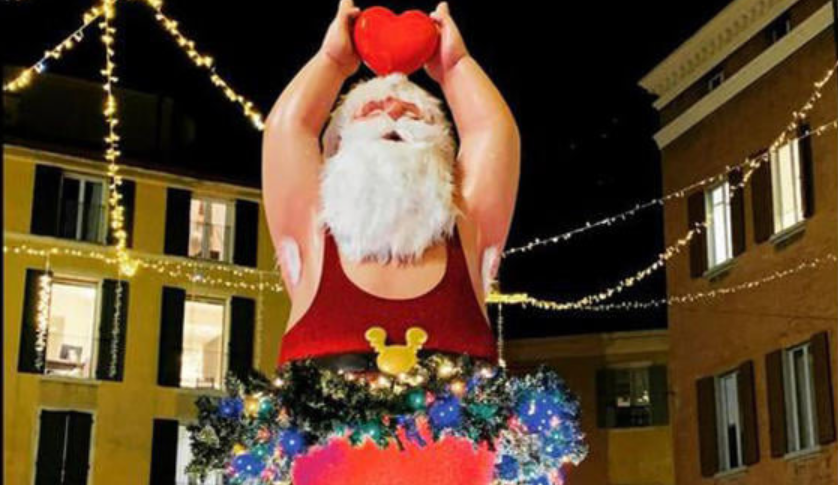 La statua di Babbo Natale in tutù a Modena che ha fatto strappare i capelli alle destre article-post