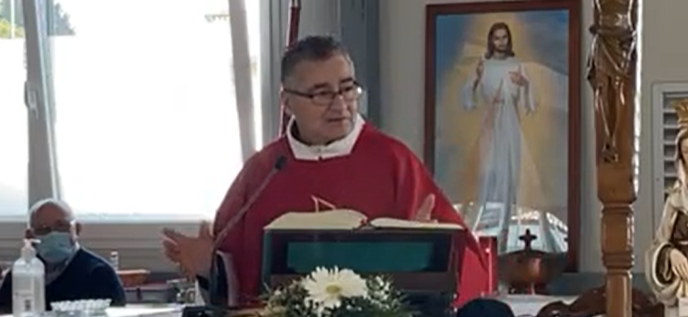La lettera aperta ai fedeli con cui il parroco no vax ha chiesto scusa dopo essersi ammalato di Covid article-post