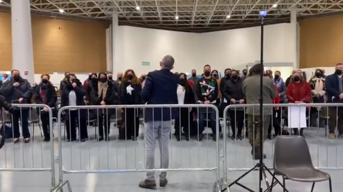 Il coro del teatro La Fenice e il concerto a sorpresa nell’hub vaccinale | VIDEO article-post