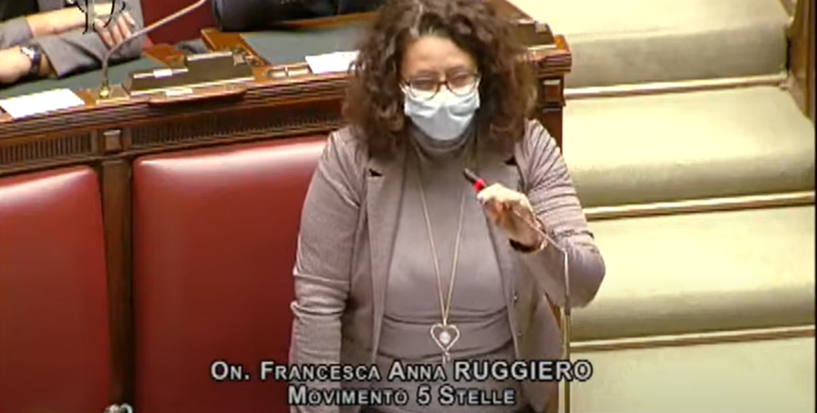 L’intervento commosso di Francesca Anna Ruggiero (M5s) sul fine vita dedicato a suo padre | VIDEO article-post