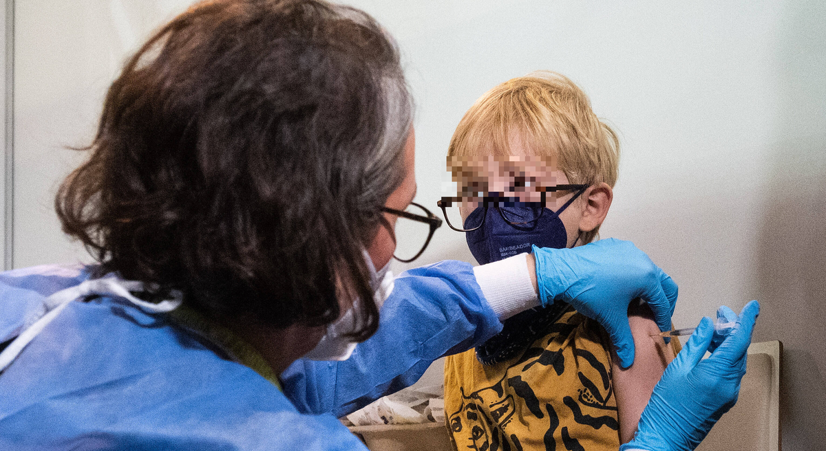 I no vax rubano la foto di un bimbo vaccinato e la usano per minacciare il padre medico article-post