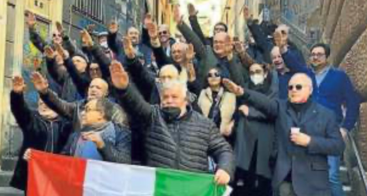 Le assurde giustificazioni del dirigente di Fratelli d’Italia fotografato mentre fa il saluto romano article-post