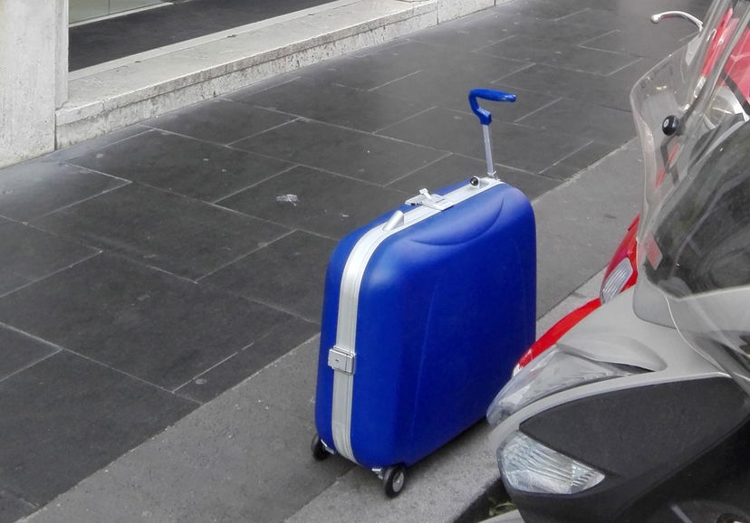 Il grande esempio dell’allenatore del Casarano che restituisce la valigia con 50 mila euro di gioielli article-post
