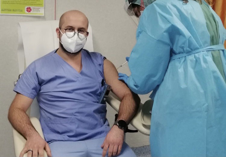 “100 euro: ecco quanto vale il prezzo dei nostri sacrifici”. Lo sfogo del medico di Bergamo article-post