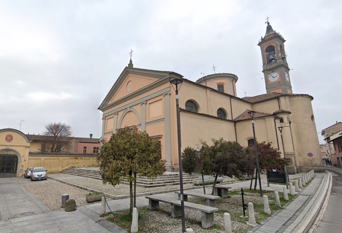 Fedeli sì, stupidi no: la protesta che lascia la chiesa vuota per l’omelia no vax del parroco article-post