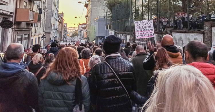 no vax esercito popolare