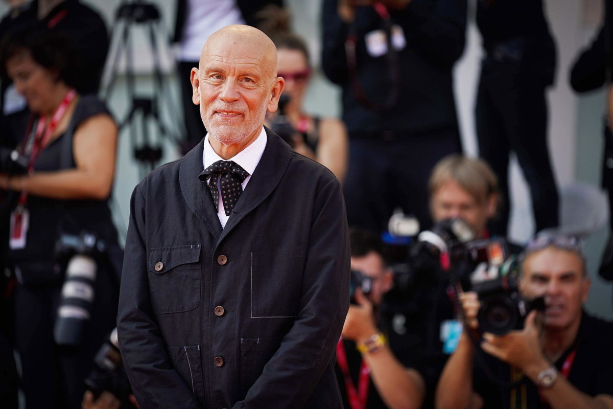 Niente albergo di lusso per John Malkovich a Venezia: è senza Super Green Pass article-post