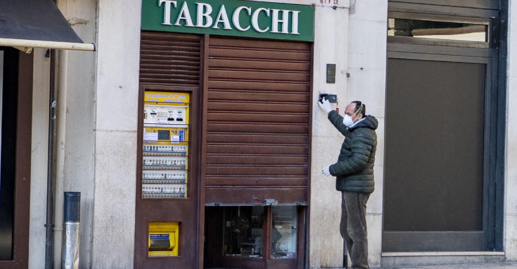 Sciopero tabaccai Negozi senza green pass