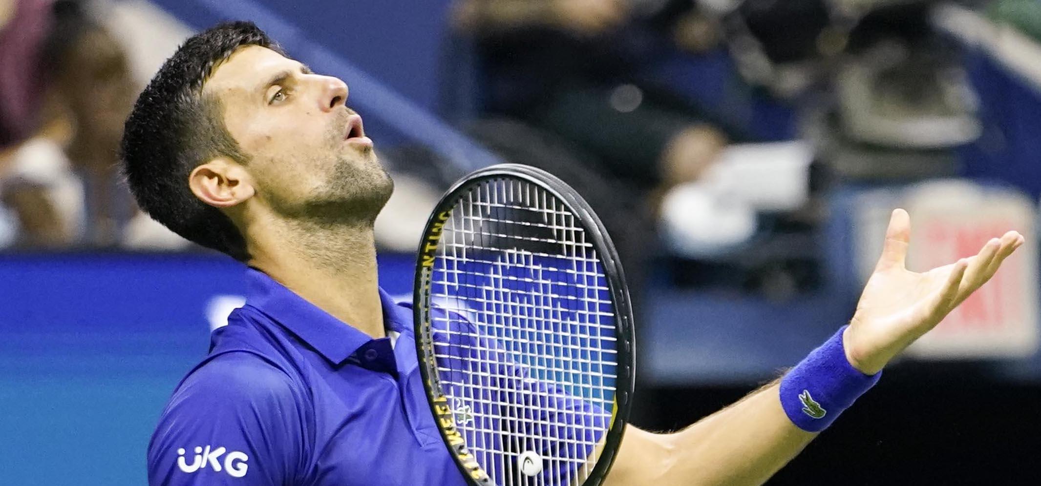 Perché Novak Djokovic è stato bloccato in aereo