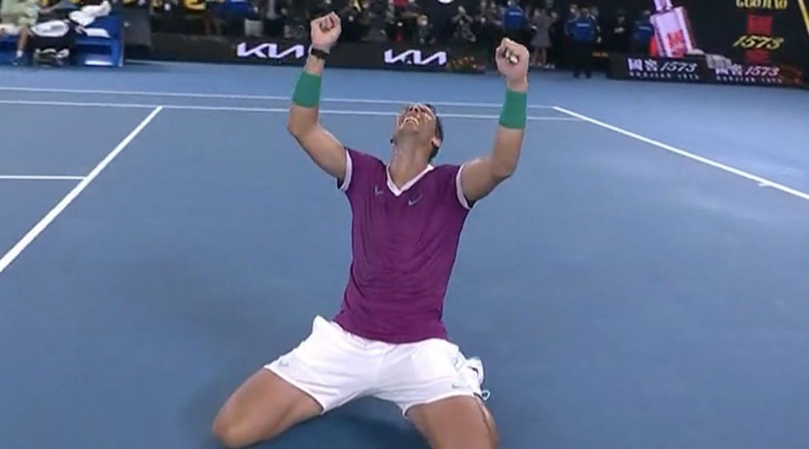 La storica vittoria di Rafael Nadal che rimonta Medvedev e vince gli Australian Open | VIDEO article-post