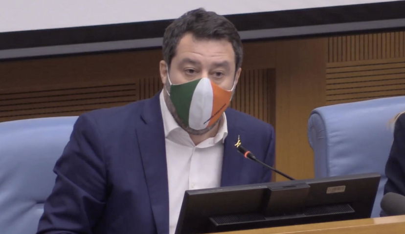 Salvini dice che l’Italia dovrebbe aprire le porte a “chi scappa da guerre vere, come questa in Ucraina” article-post