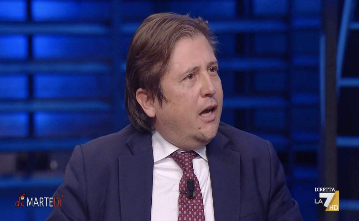 “Vi renderemo la vita difficile”, la frase di Sileri che fa arrabbiare i no vax | VIDEO article-post