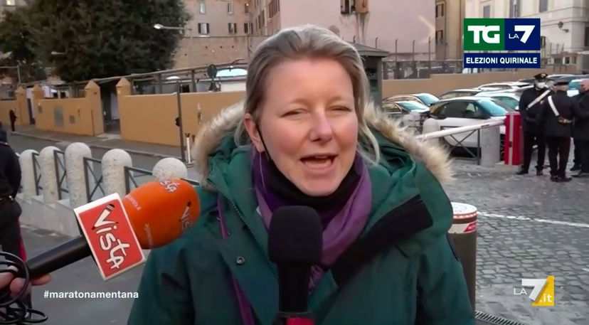 Sara Cunial non può votare perché non è in regola e minaccia di chiamare i Carabinieri | VIDEO article-post