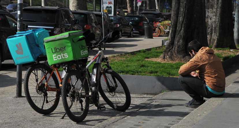 Il rider pestato da una gang a Roma che rischia di diventare cieco e perdere il lavoro preview