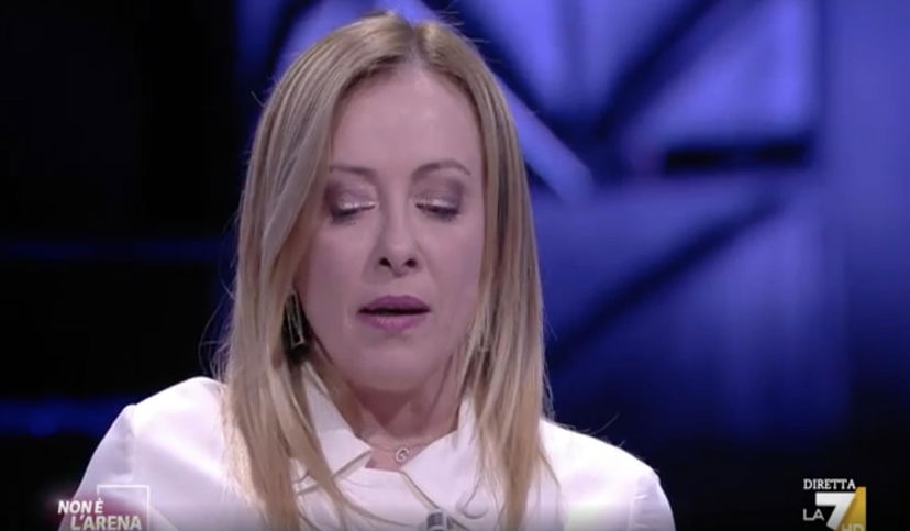 “Lei cosa farebbe adesso per il caro bollette?” Giorgia Meloni non sa rispondere e la butta in caciara | VIDEO article-post