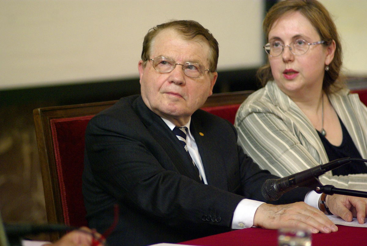 Il tweet di Famiglia Cristiana su Luc Montagnier che ha fatto arrabbiare i no vax article-post