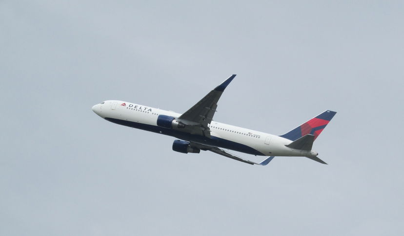I deliri del no vax che vuole aprire il portellone di un aereo in volo per protestare contro i vaccini article-post