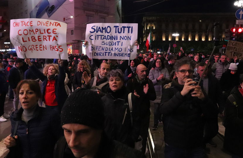 Il raduno vietato alle porte di Roma e i no vax pronti a invadere la capitale a San Valentino article-post