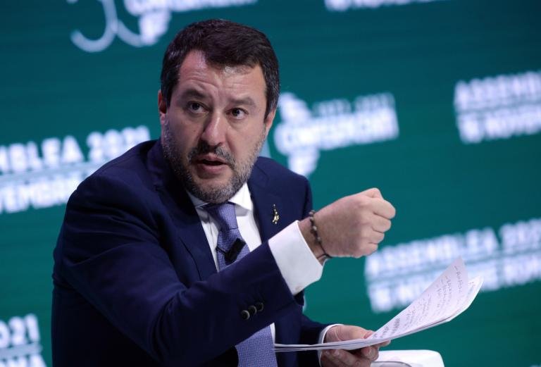 Salvini vuole andare a Mosca, non dice niente, fa arrabbiare tutti e poi ci ripensa: “Nessuna certezza”