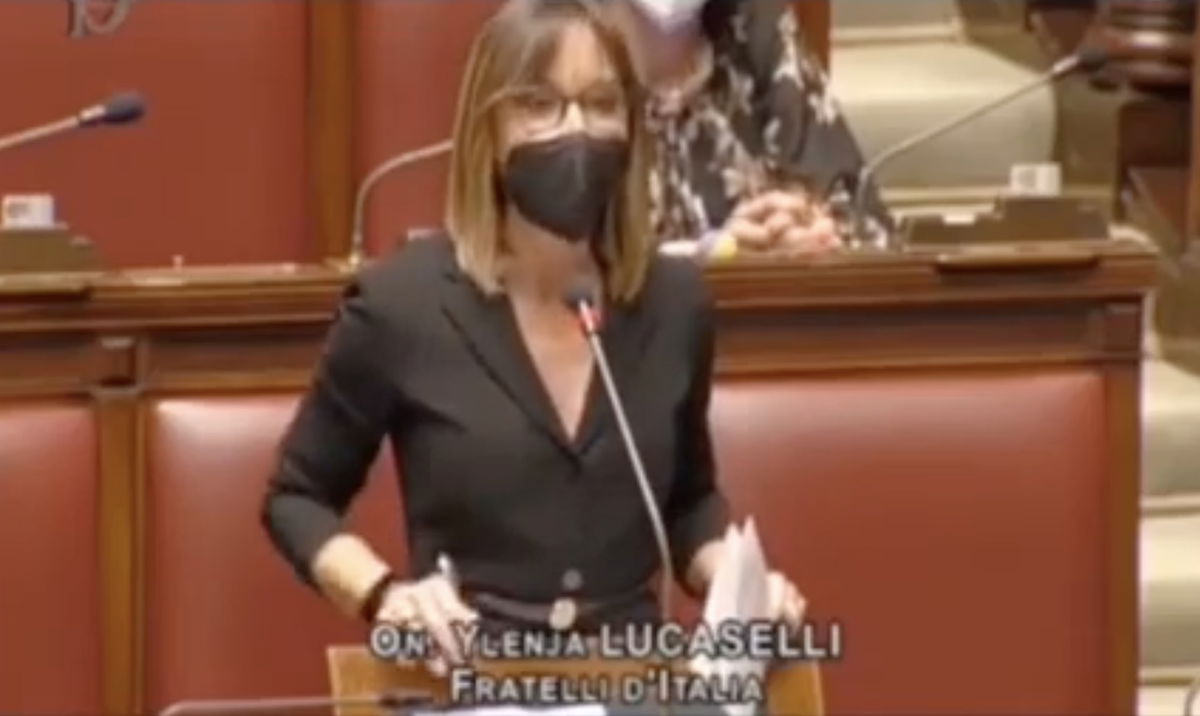 La deputata di Fratelli d’Italia che dice che in Italia ci sono 500 milioni di italiani article-post