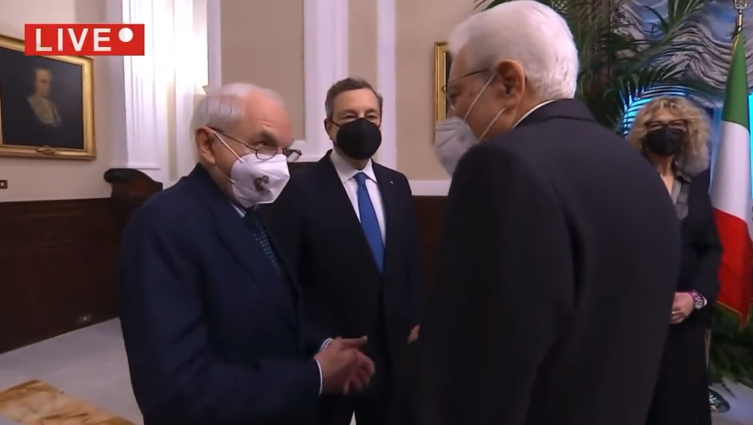 Amato sussurra a Mattarella prima del giuramento: “Hai visto, è andata come dicevamo noi” | VIDEO article-post