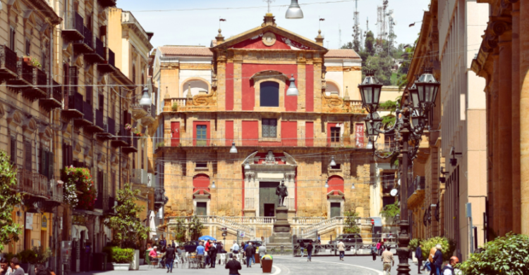 caltanissetta degrado razzismo extracomunitari
