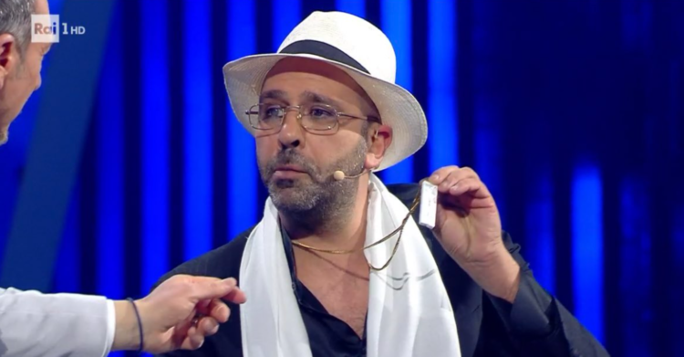 checco zalone virologo
