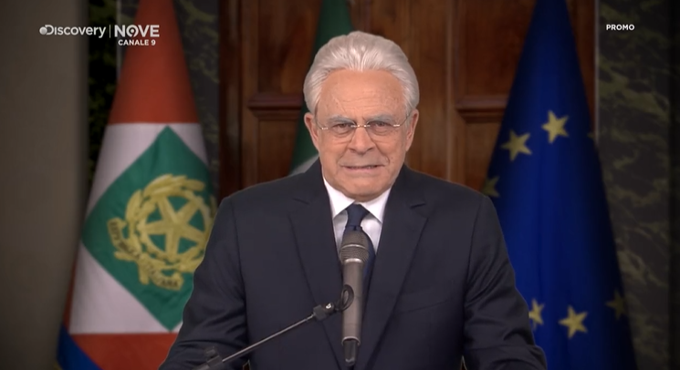 Crozza imita Mattarella e svela il suo “piano segreto” per farsi rieleggere al Quirinale | VIDEO article-post