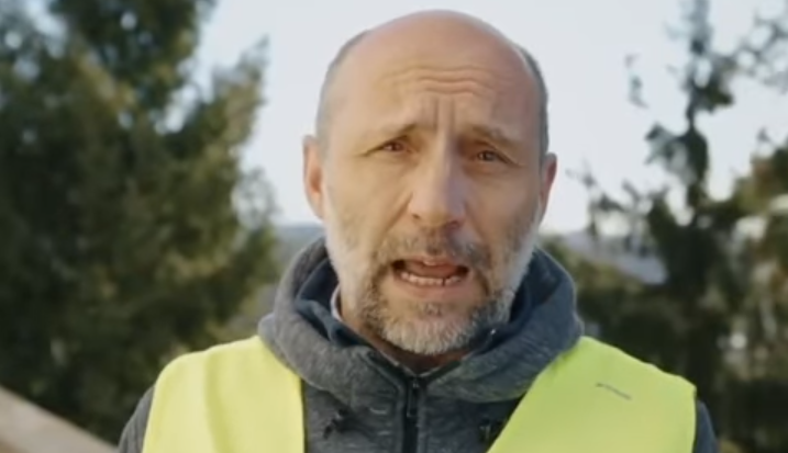 Don Emanuele Personeni, il prete sospeso dopo aver annunciato un “tour no vax” tra le parrocchie article-post
