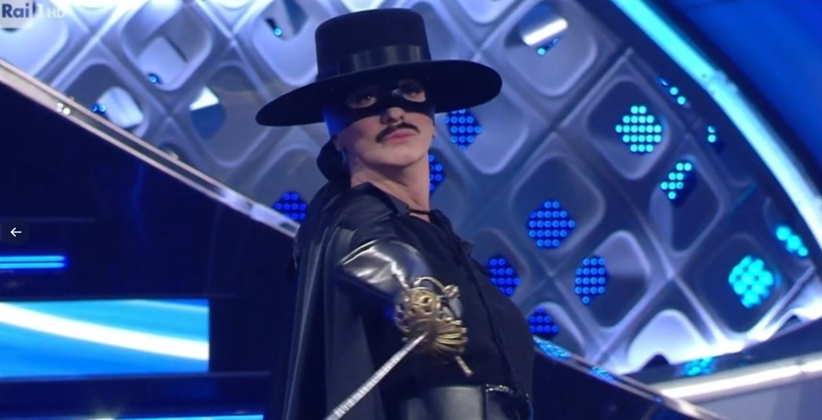 Drusilla Foer col vestito di Zorro “per tranquillizzare quelli che avevano paura di me travestita” article-post