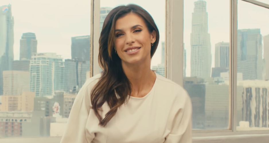 Lo spot in cui Elisabetta Canalis sostituisce la colazione con una bottiglia d’acqua: è polemica article-post
