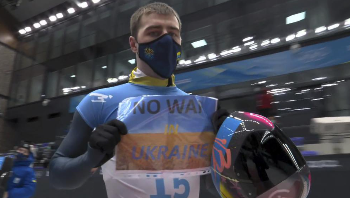 Vladyslav Heraskevych, nessuna sanzione per l’atleta ucraino che mostra il cartello: “No alla guerra” article-post