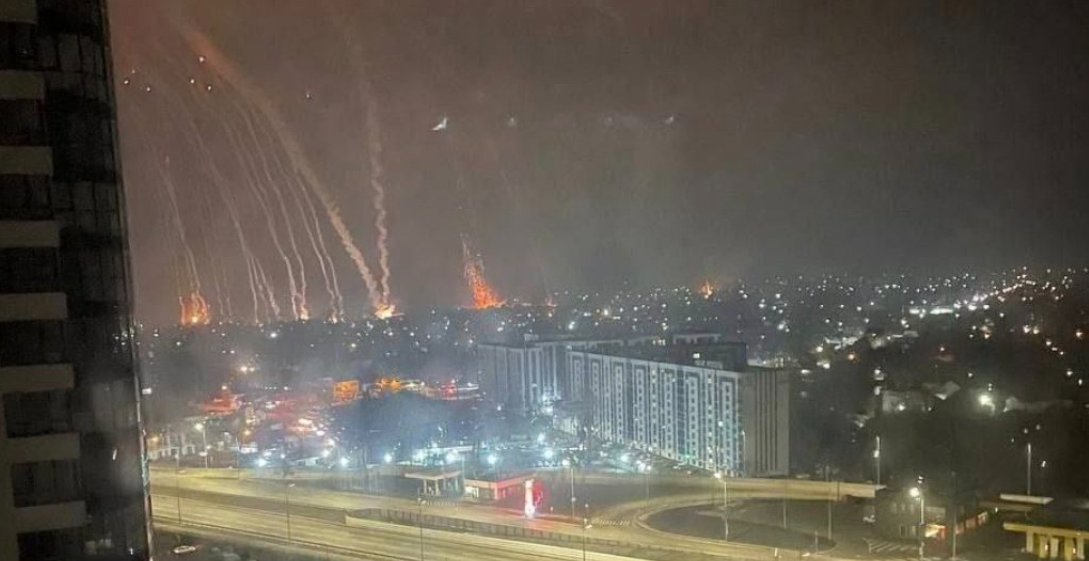 Kiev sotto attacco: bombardamenti nella notte, la capitale dell’Ucraina rischia di cadere | VIDEO article-post