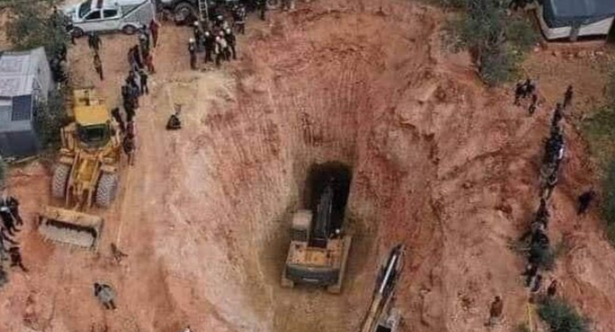Le operazioni di salvataggio di un bimbo di 5 anni caduto in un pozzo profondo 32 metri in Marocco article-post