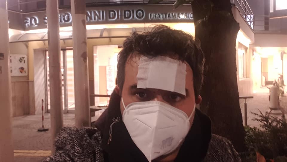 L’insegnante di Napoli pestato a sangue per aver rimproverato i suoi alunni article-post
