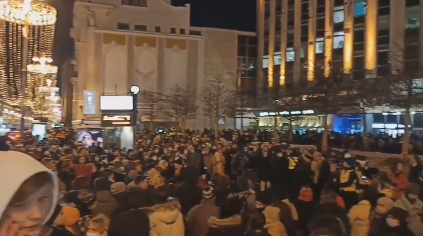 proteste russia san pietroburgo mosca guerra ucraina putin