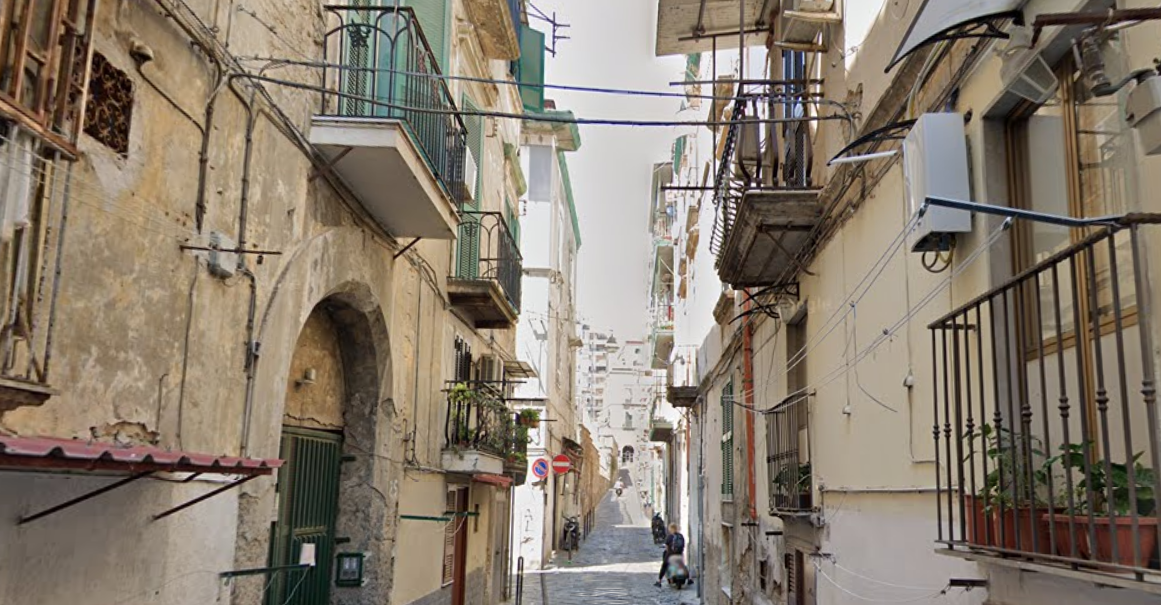 L’uomo che confessa di aver ucciso la madre a pugni in faccia a Napoli dopo una lite article-post