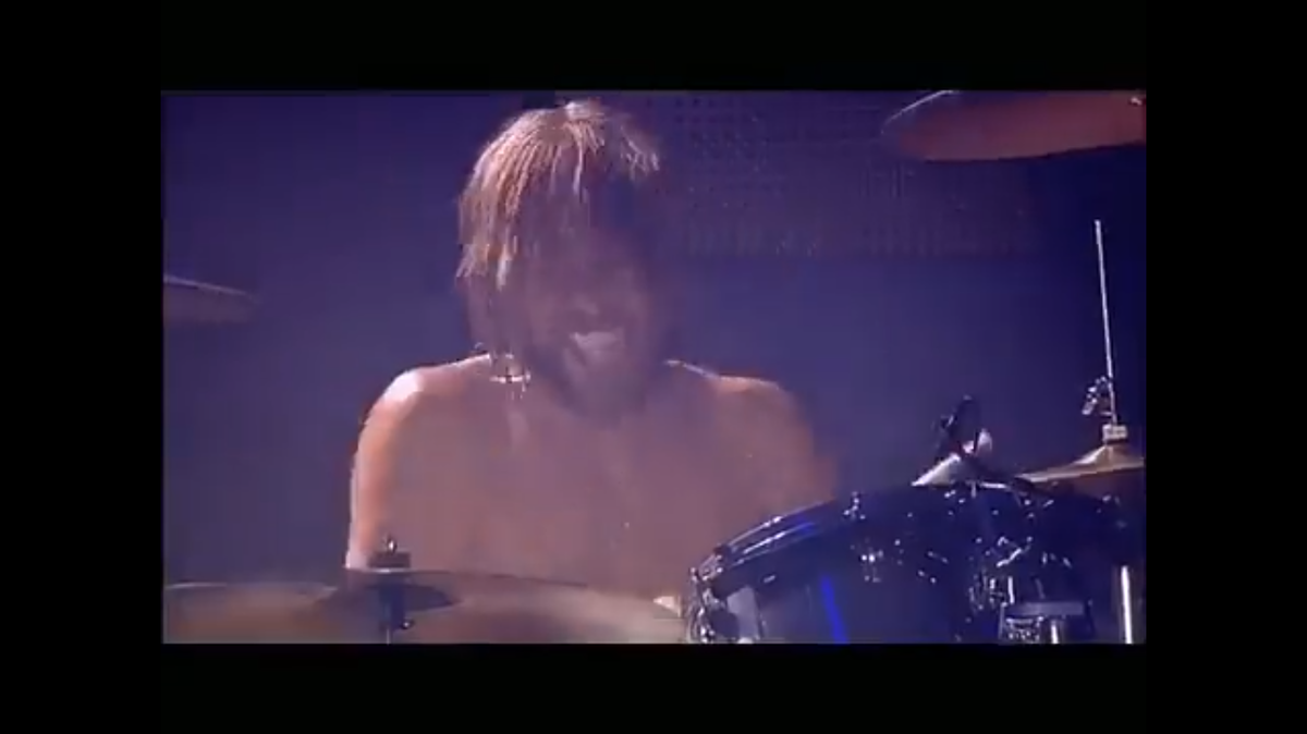 Taylor Hawkins: il batterista dei Foo Fighters è morto a 50 anni article-post