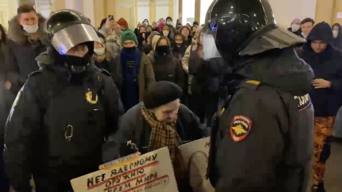 Yelena Osipova, la sopravvissuta all’assedio nazista di Leningrado, arrestata per aver manifestato contro la guerra | VIDEO article-post