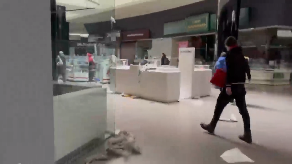 L’assalto al centro commerciale di Mariupol | VIDEO article-post