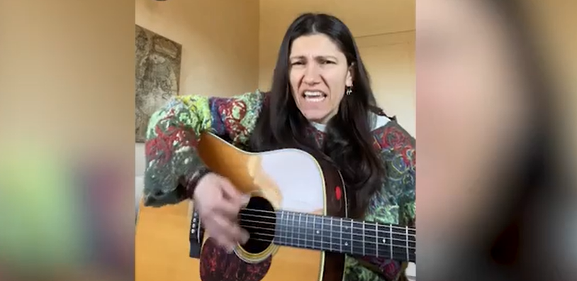 La voce struggente di Elisa che canta Zombie contro la guerra in Ucraina | VIDEO article-post