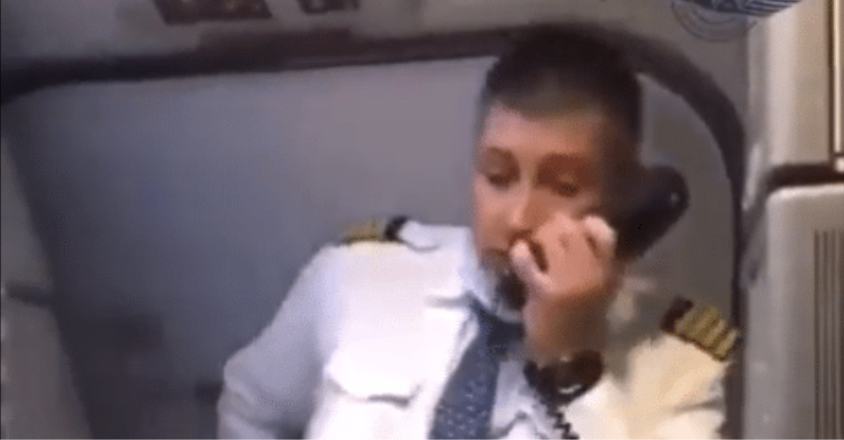 Il pilota russo che parla ai passeggeri e condanna la guerra in Ucraina: “È un crimine” | VIDEO article-post