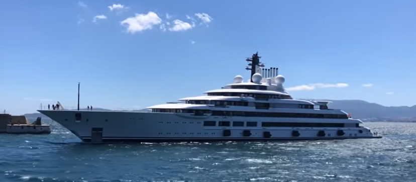 L’Italia ha congelato lo Scheherazade, lo “yacht di Putin” ormeggiato a Marina di Carrara article-post