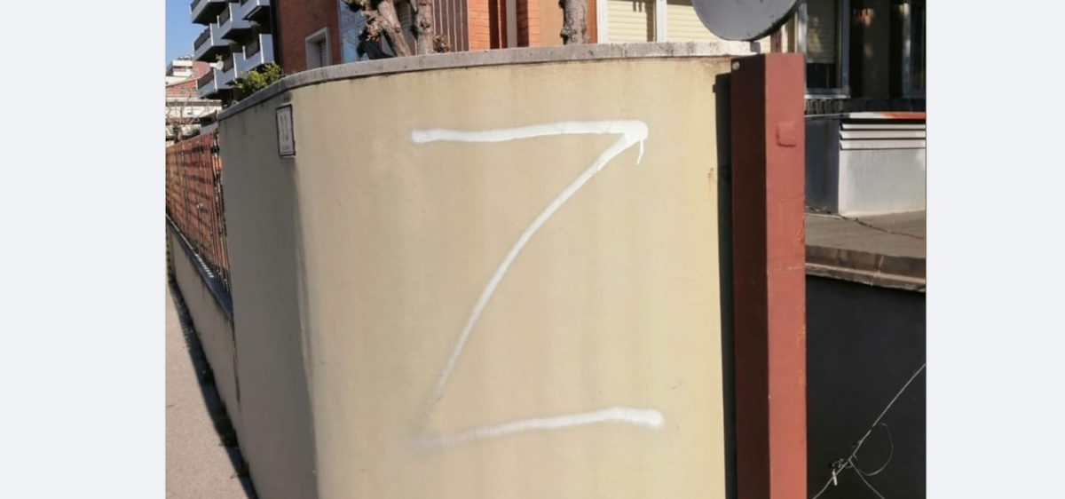 La Z disegnata sotto la casa di una famiglia ucraina a Gorizia article-post